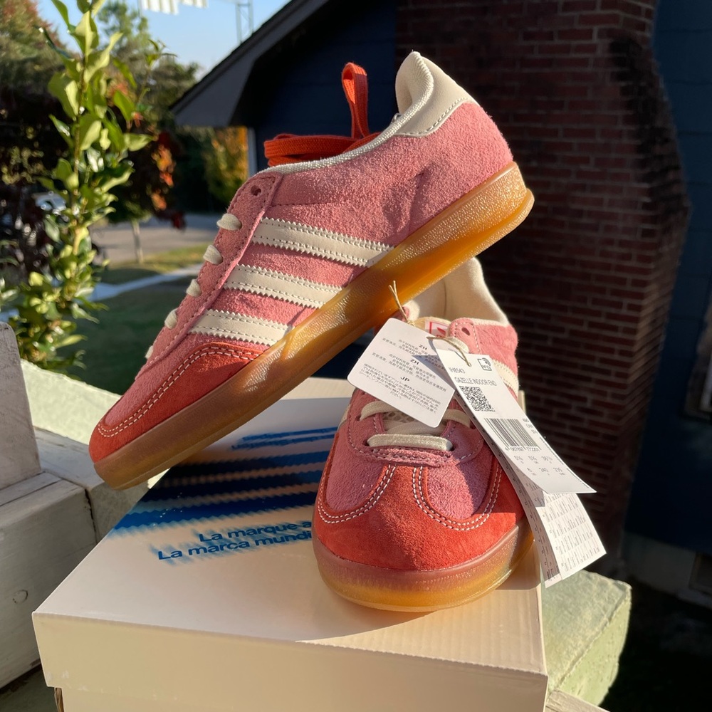 Adidas END laundromat collab. New in box. Women’s size 7. Pink